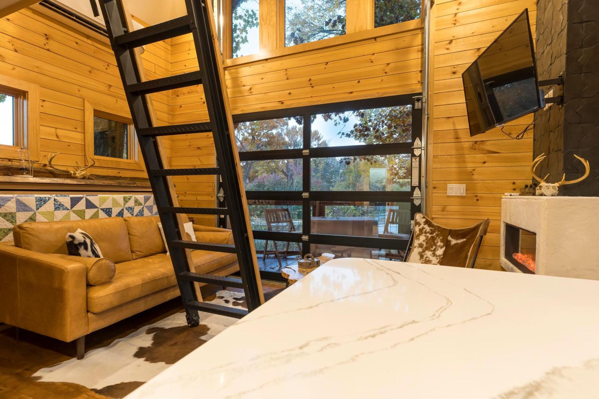 The Tree House In 本顿维 外观 照片